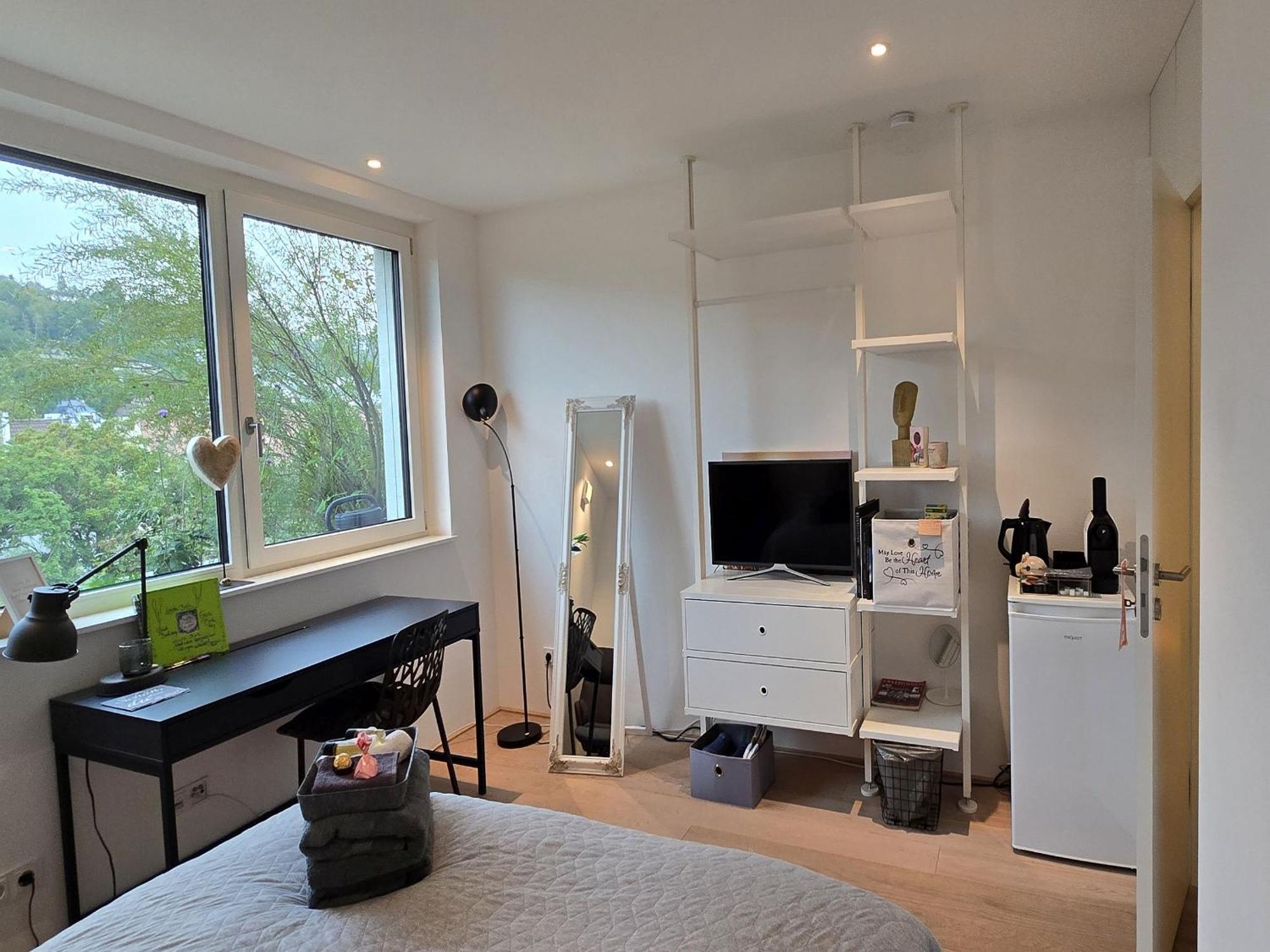 Stadtnahes Gaestezimmer Im Penthouse Bei Esi Tubinga Esterno foto